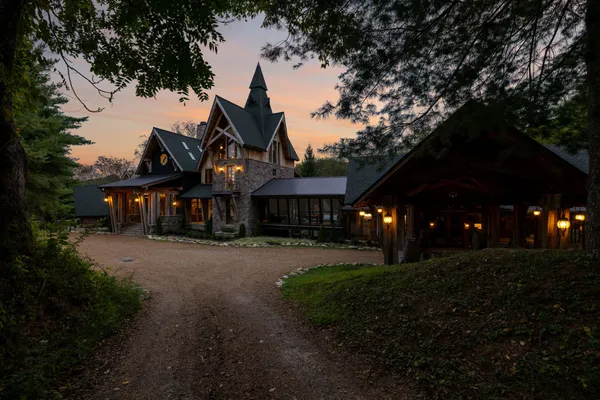 $24,000,000 | 2465 Old Charlotte Pike, Franklin, TN 37064