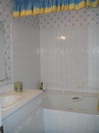 63 Garden Road, Unit G8 Wellesley, MA 02481 - Photo 11 of 12 a bathroom with a bathtub and shower