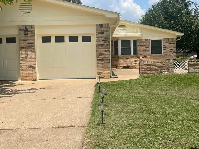 a view of a room with an empty space
