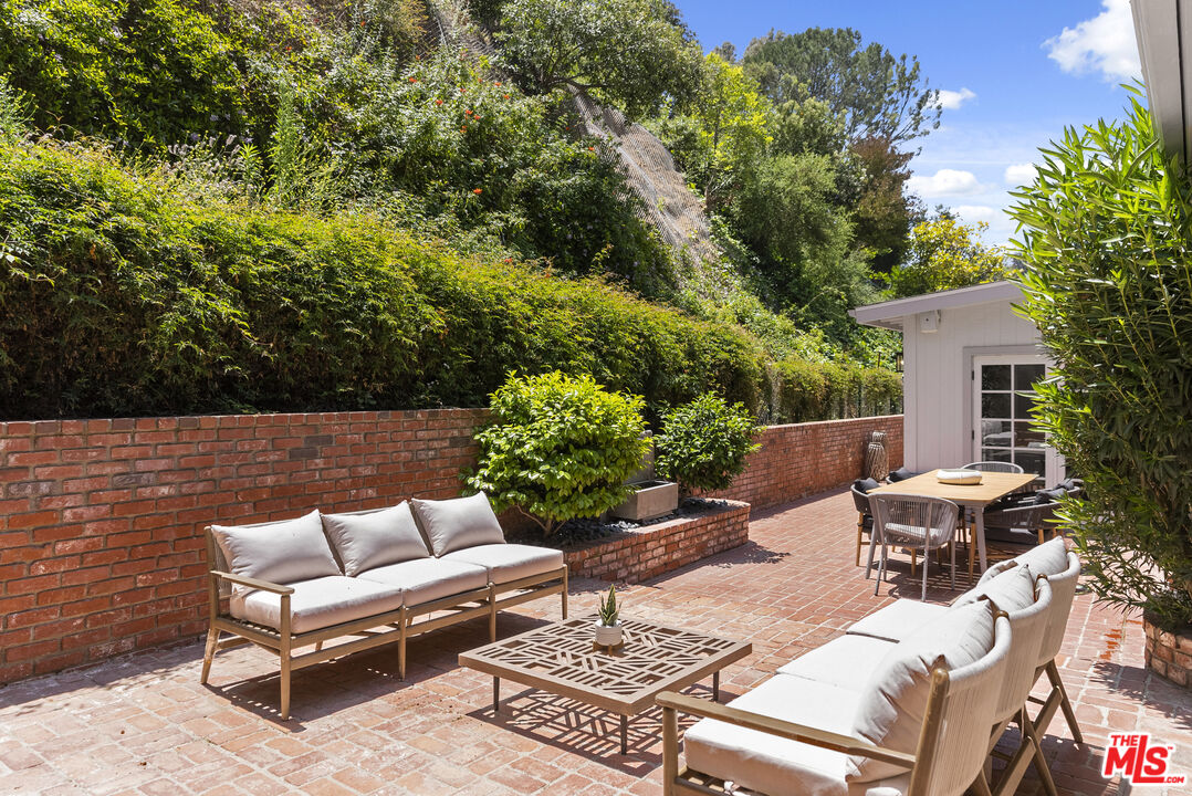 9520 Gloaming Drive Beverly Hills, CA 90210 - Photo 37 of 44 a view of a backyard with furniture