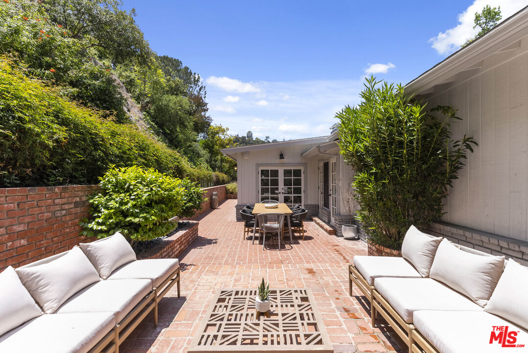 9520 Gloaming Drive Beverly Hills, CA 90210 - Photo 38 of 44 a view of a patio with couches and potted plants