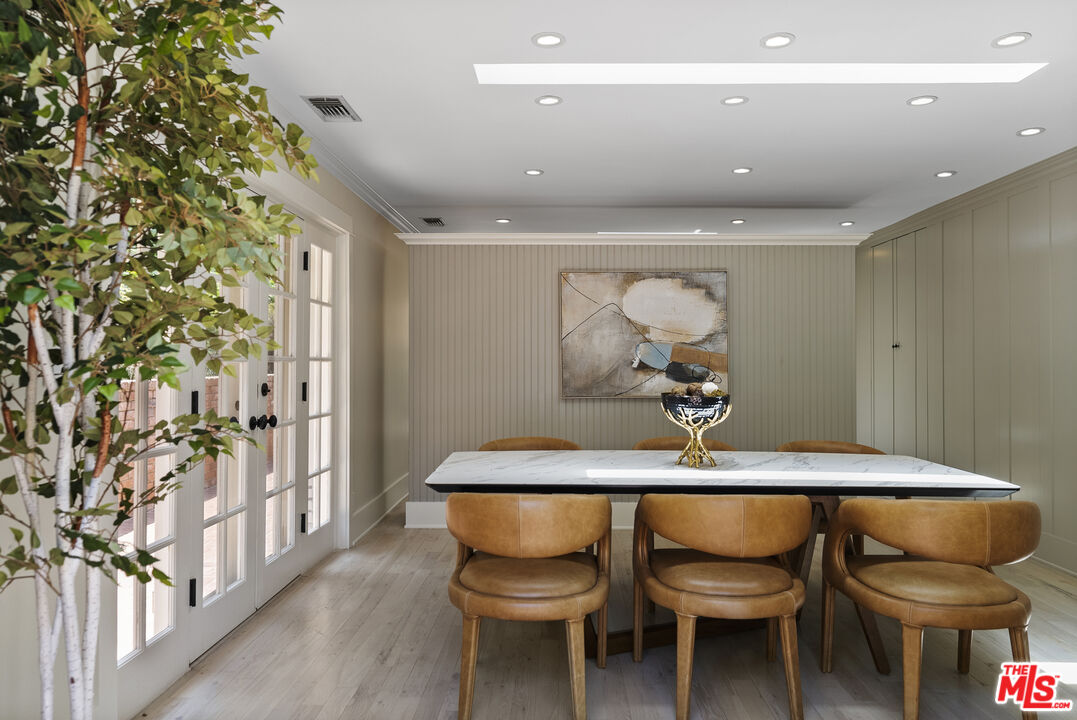 9520 Gloaming Drive Beverly Hills, CA 90210 - Photo 6 of 44 a room with furniture and a chandelier