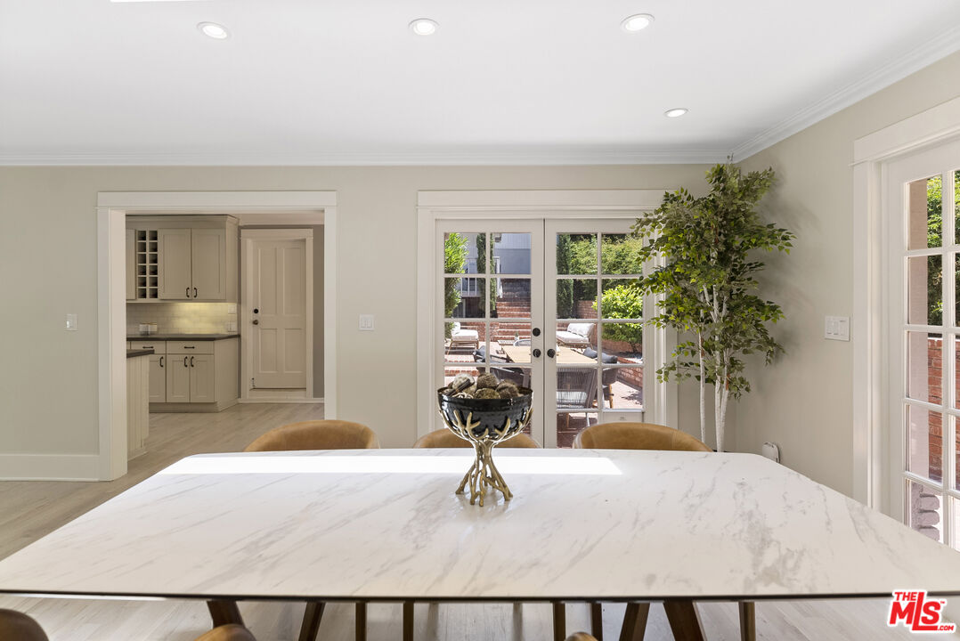 9520 Gloaming Drive Beverly Hills, CA 90210 - Photo 8 of 44 a room that has a bed and a table in it