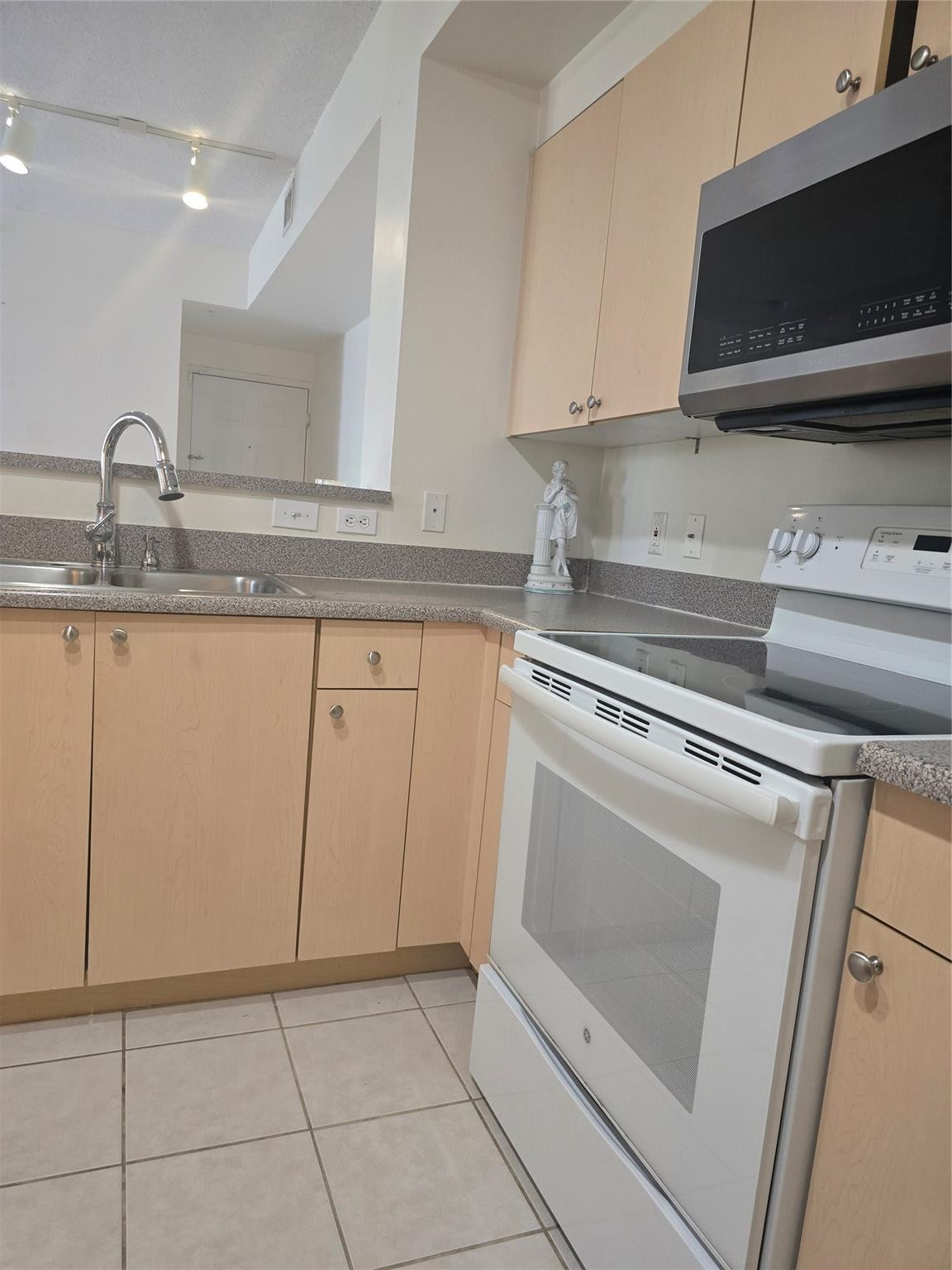 7970 North Nob Hill Road, Unit 205 Tamarac, FL 33321 - Photo 26 of 28 Photo 26