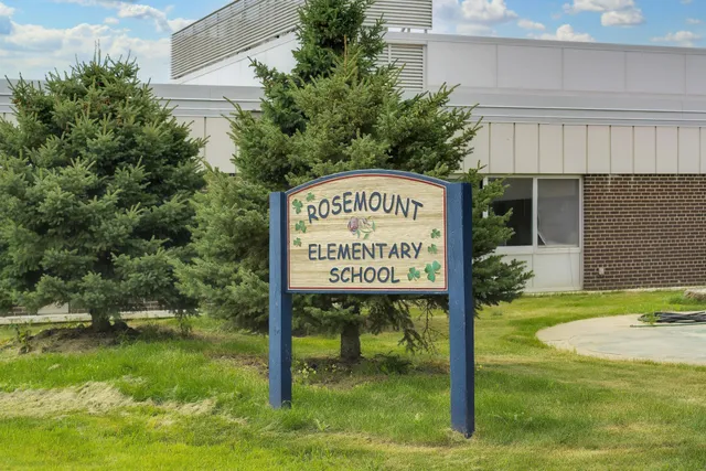 $499,000 | 1055 Adamstown Drive, Rosemount, MN 55068