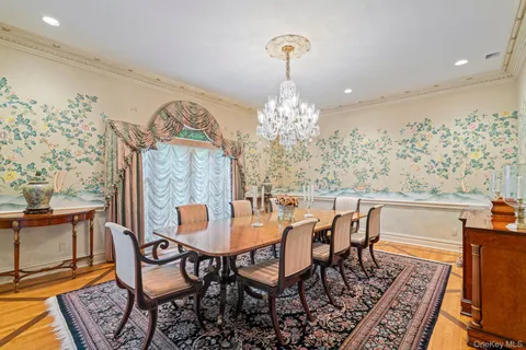$3,950,000 | 8 High Meadow Court, Glen Head, NY 11545