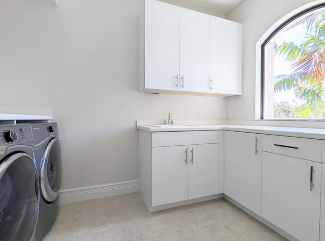 a close up view of washer and dryer