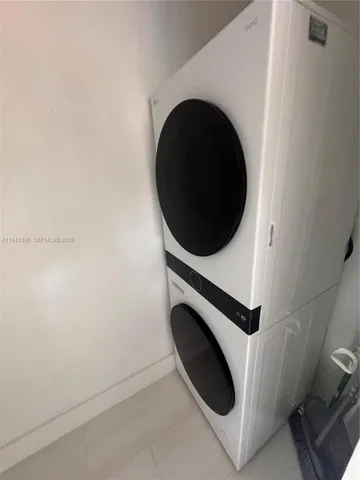 a close up view of a washer and dryer