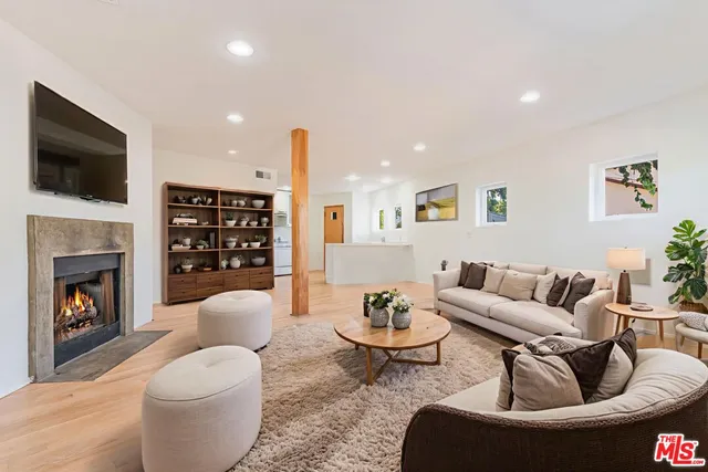$1,995,000 | 855 Sunset Avenue, Venice, CA 90291