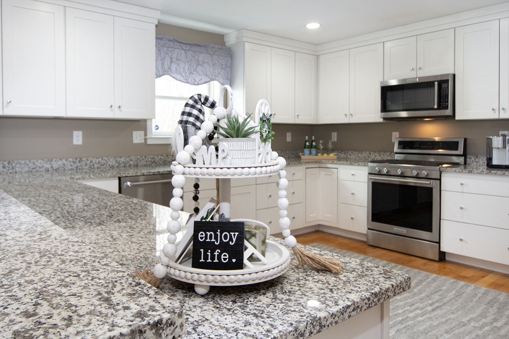 10 Jensen Farm Road Braintree, MA 02184 - Photo 12 of 42