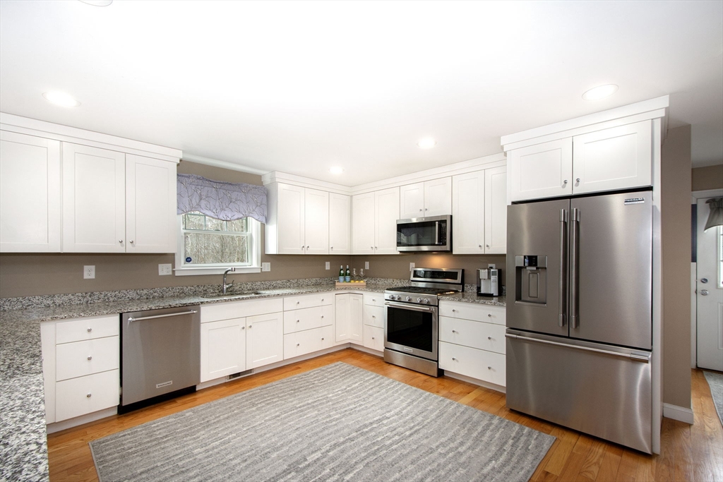 10 Jensen Farm Road Braintree, MA 02184 - Photo 9 of 42