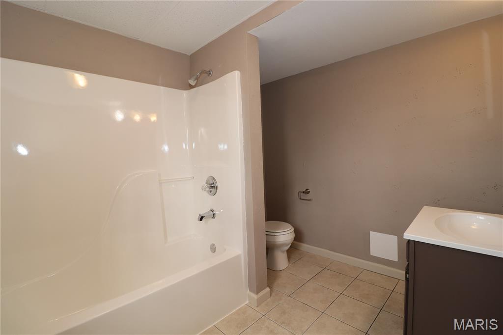 1205 East 4th Street Alton, IL 62002 - Photo 8 of 24