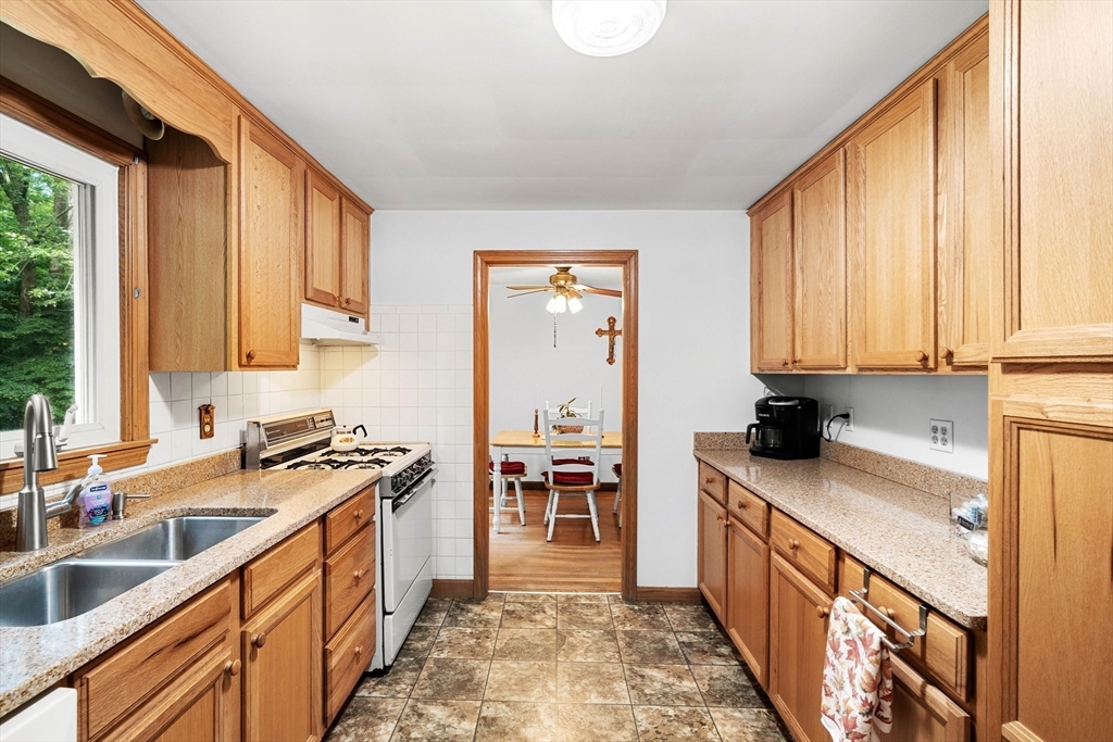 16 Crown Road Westford, MA 01886 - Photo 9 of 35 Gallery Image 9