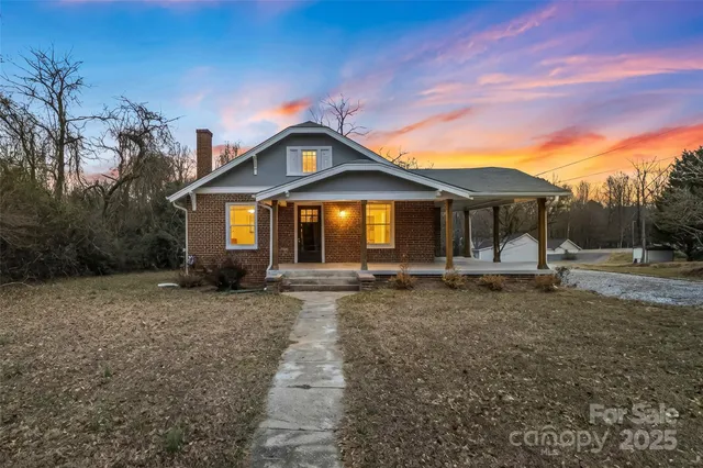 $285,000 | 2523 Kool Park Road Northeast, Hickory, NC 28601