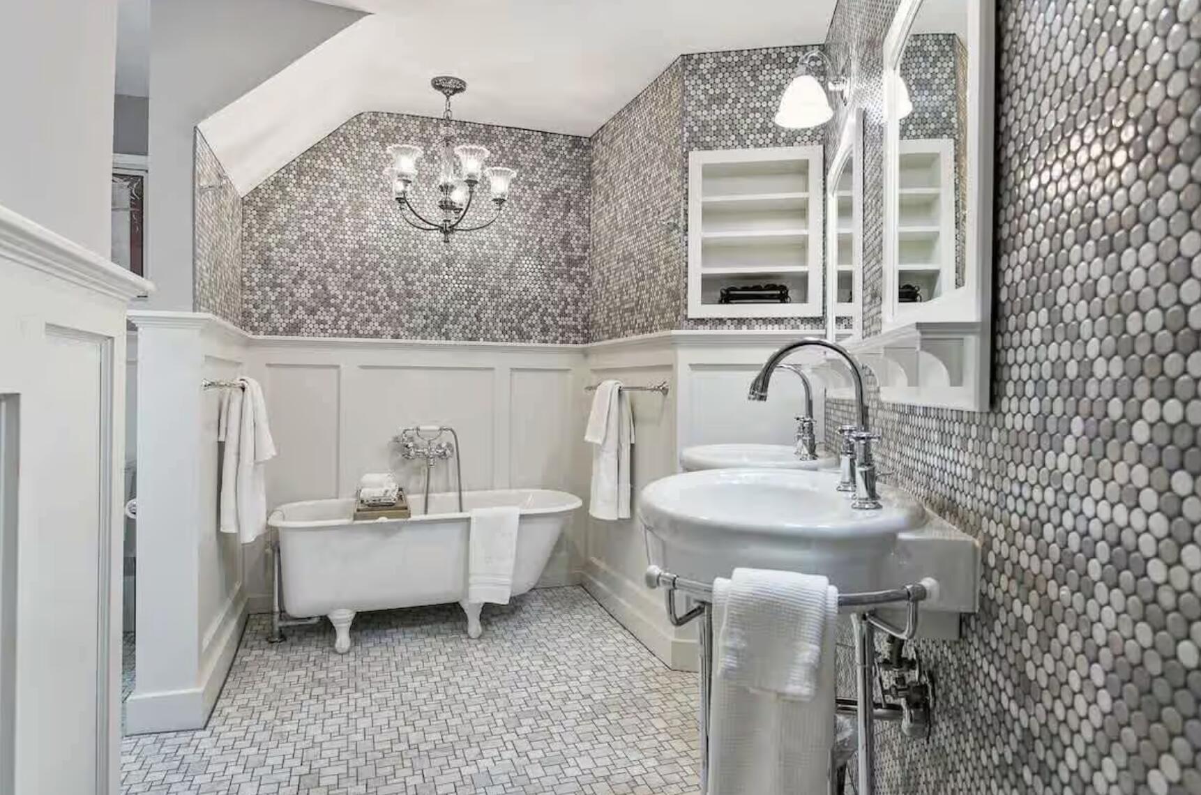 300 Ferry Street Douglas, MI 49406 - Photo 16 of 34 300 Ferry Primary 2 Bathroom with tub