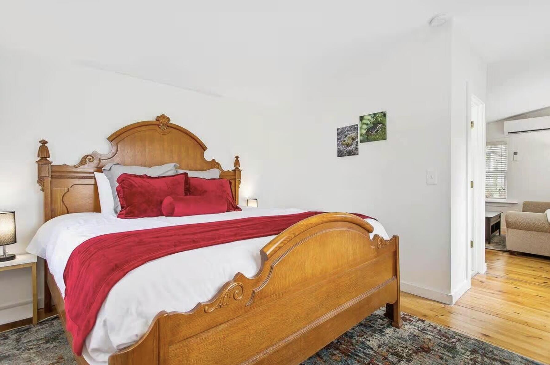 300 Ferry Street Douglas, MI 49406 - Photo 24 of 34 300 Ferry Cottage 3 Kind Baedroom