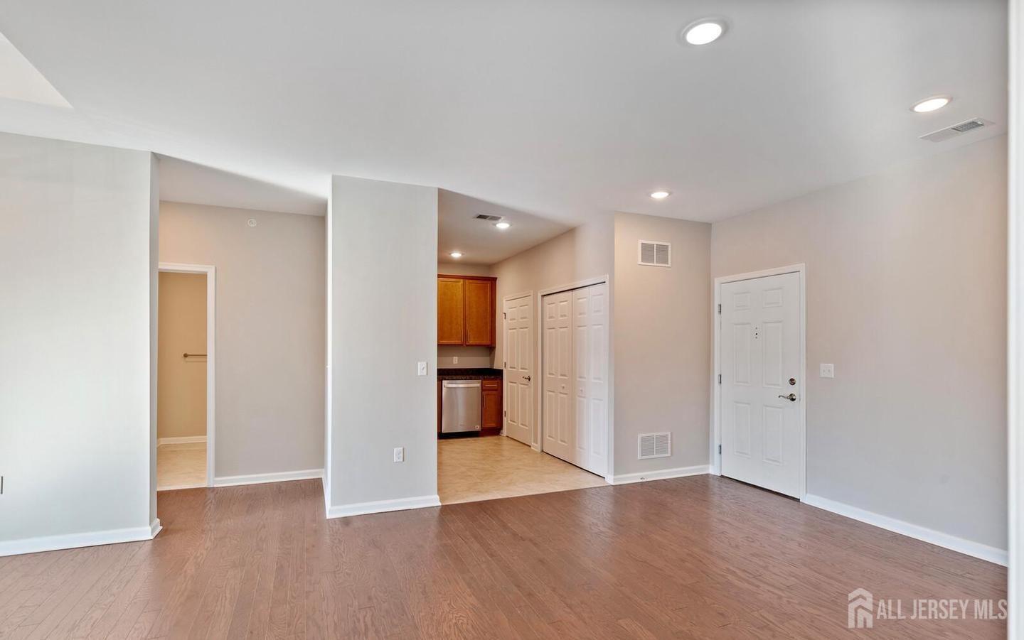 944 Halifax Place Hamilton, NJ 08619 - Photo 8 of 25