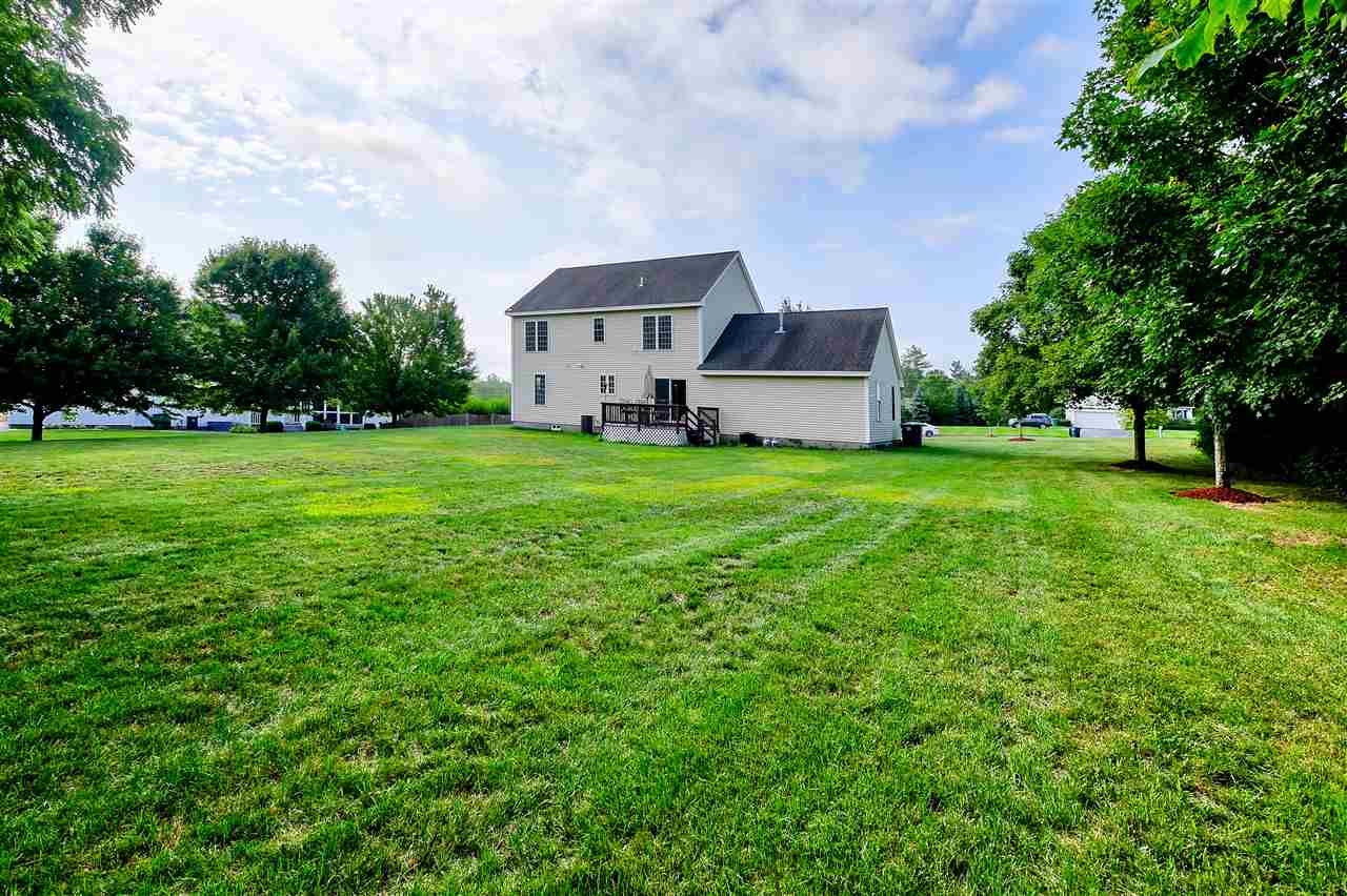 3 Gilson Road Nashua, NH 03062 - Photo 3 of 40 Gallery Image 3
