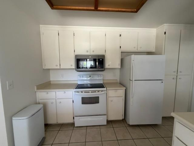 2601 Temperate Court Modesto, CA 95358 - Photo 13 of 24 a kitchen with a stove a refrigerator and a sink