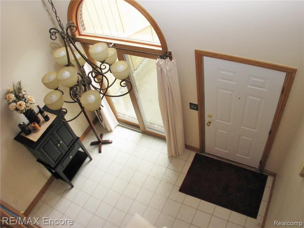 2387 Rochelle Park Drive Rochester Hills, MI 48309 - Photo 5 of 30