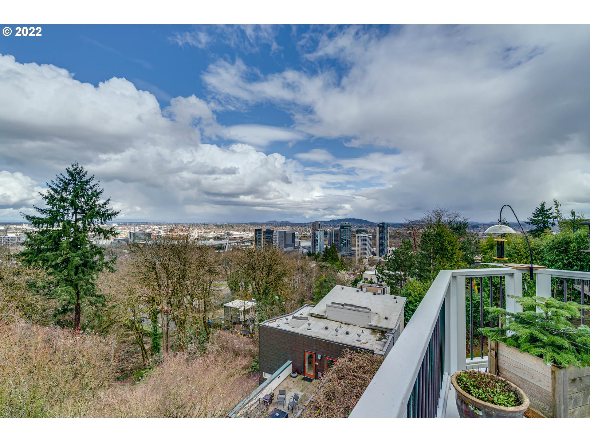 3976 Southwest Condor Avenue Portland, OR 97239 - Photo 9 of 32 Gallery Image 9