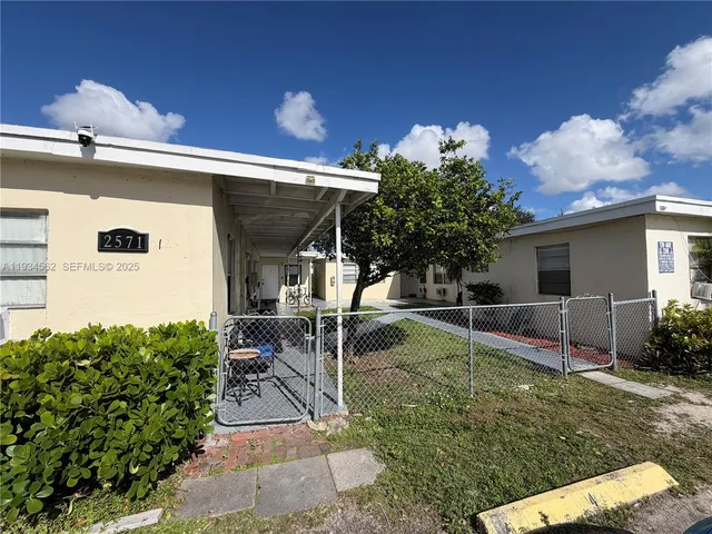 $1,200 | 2571 Northwest 13th Court, Unit 4, Fort Lauderdale, FL 33311