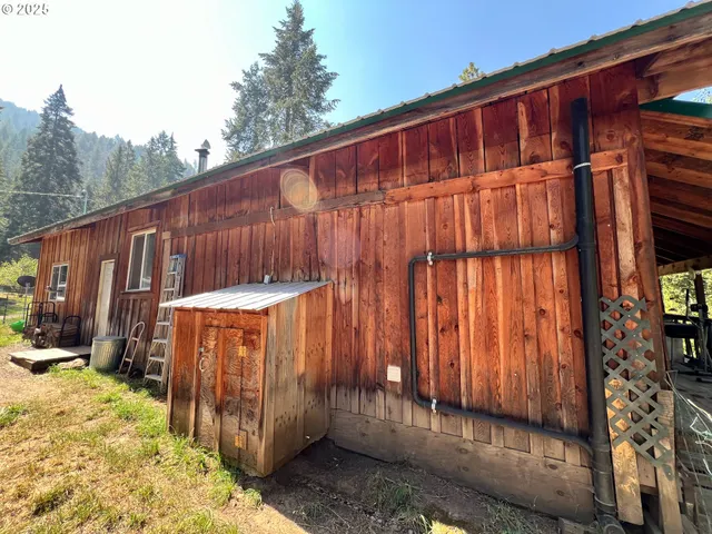 a view of a wooden fence
