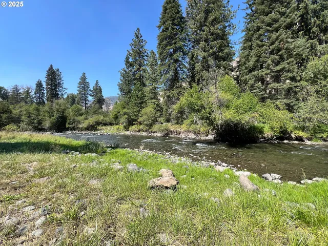 a view of a lake view with houses in back