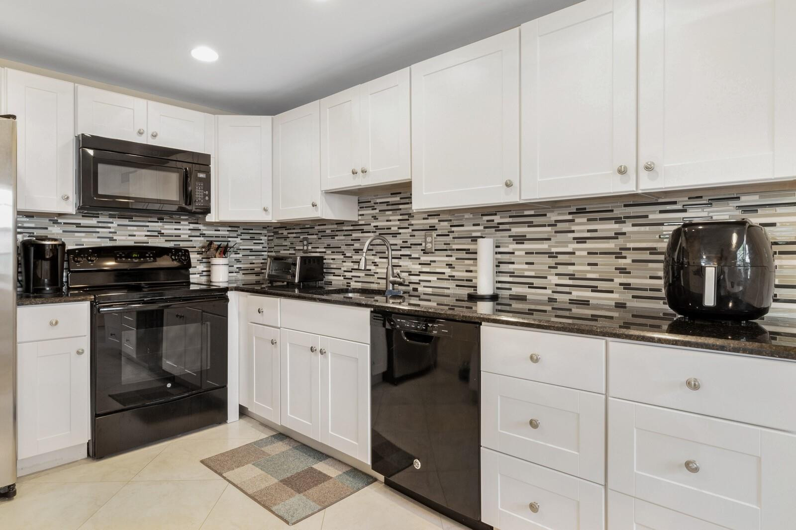583 Normandy Lane, Unit 583 Delray Beach, FL 33484 - Photo 8 of 28 Photo 8