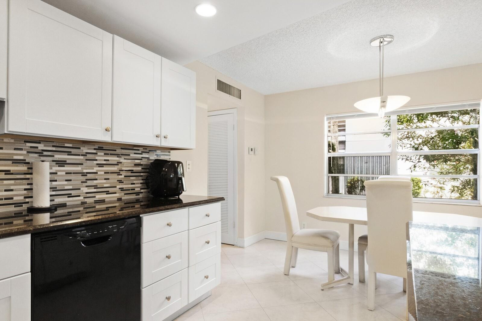 583 Normandy Lane, Unit 583 Delray Beach, FL 33484 - Photo 9 of 28 Photo 9