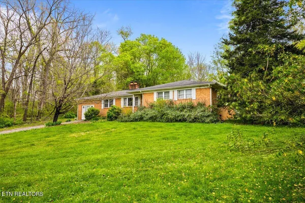 $295,000 | 1851 Seals Road, New Tazewell, TN 37825