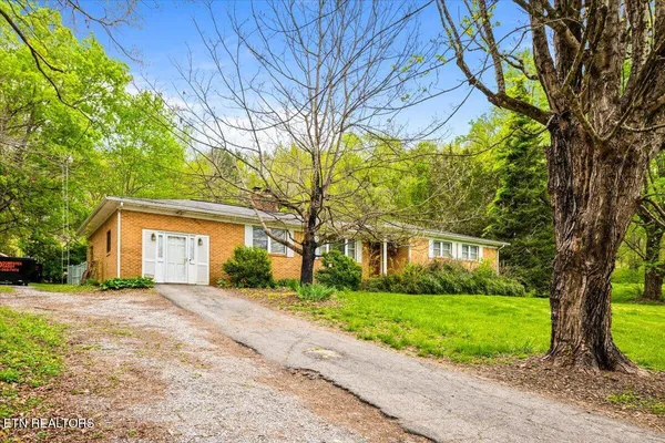 $295,000 | 1851 Seals Road, New Tazewell, TN 37825