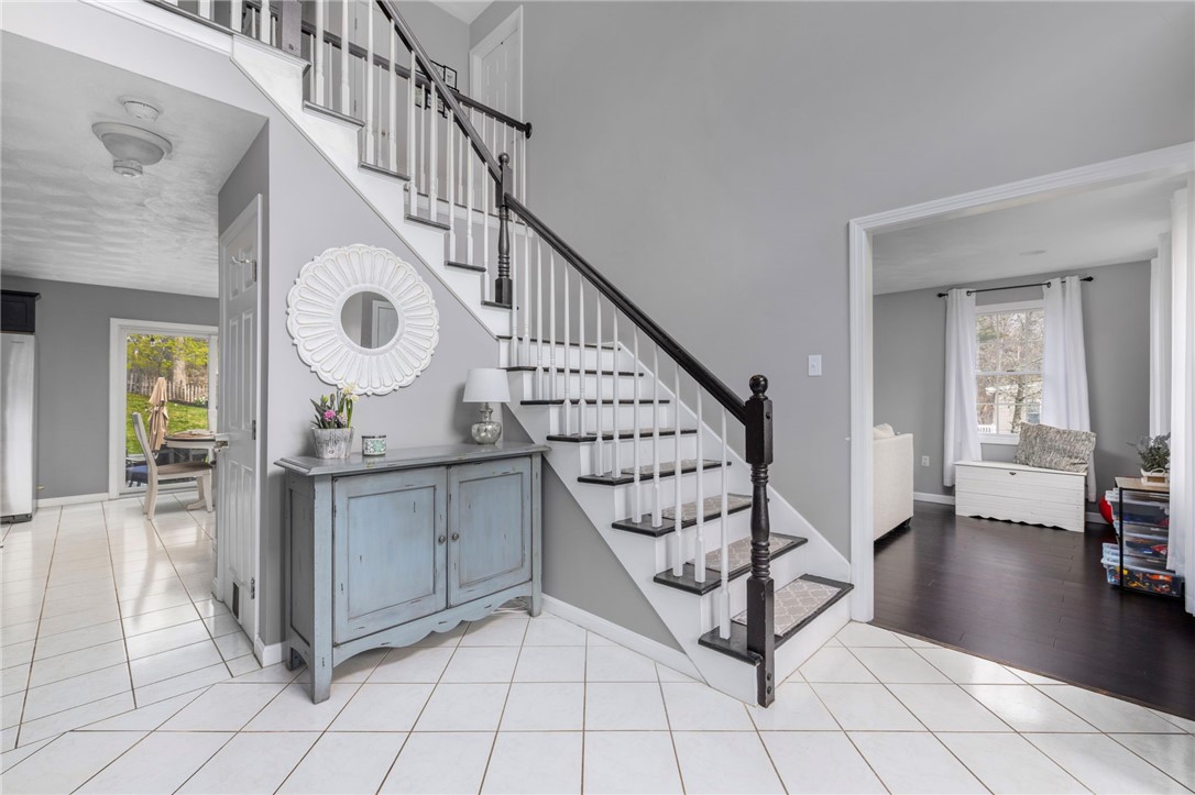 14 Canton Court Cranston, RI 02921 - Photo 4 of 50