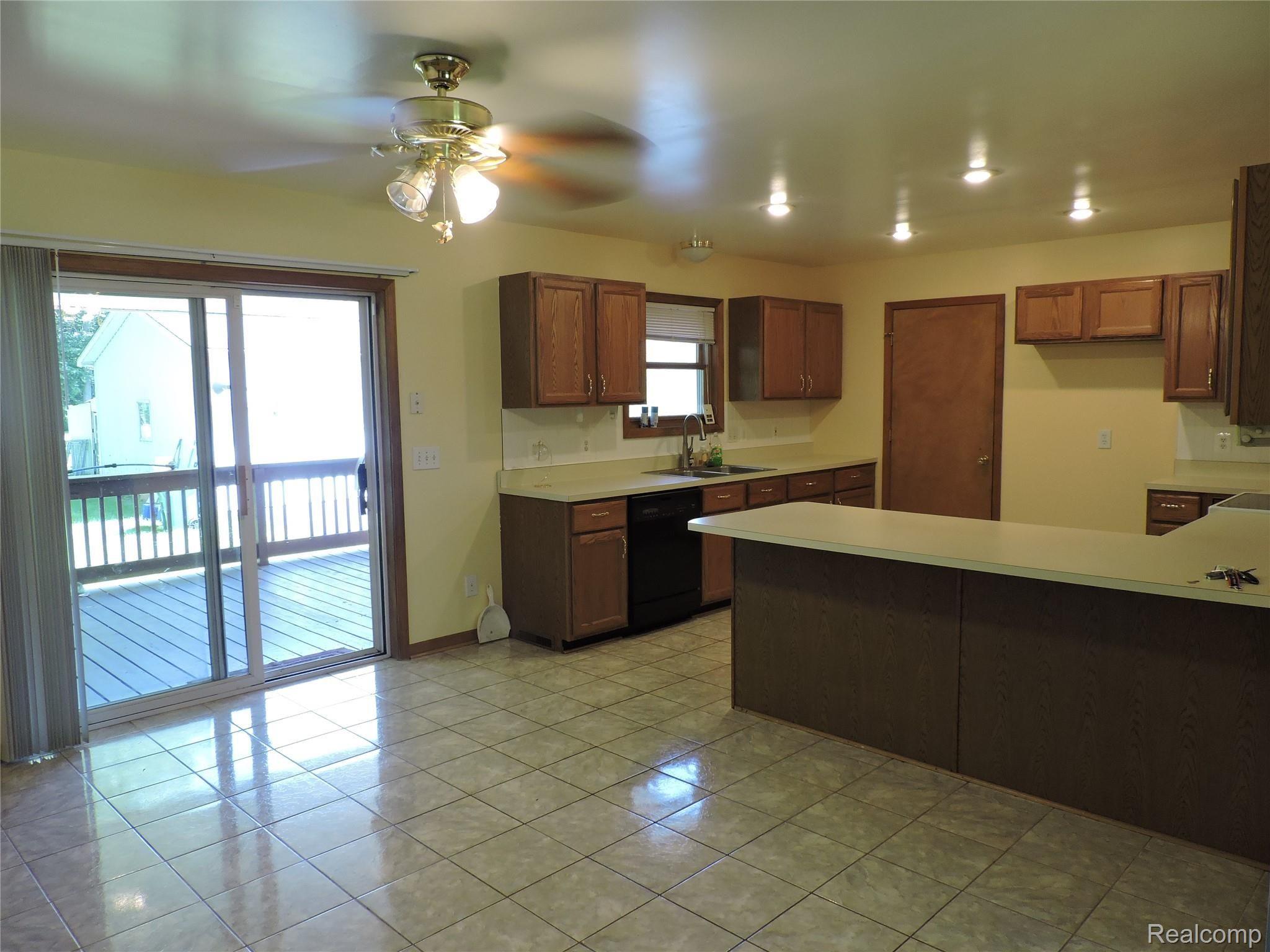 28906 King Road Romulus, MI 48174 - Photo 6 of 17 t 006.JPG