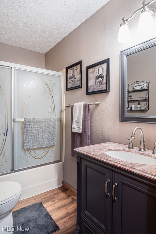 28309 Township Line Road East Rochester, OH 44625 - Photo 21 of 35 Full bathroom in the hallway, close to bedroom #2 and bedroom #3