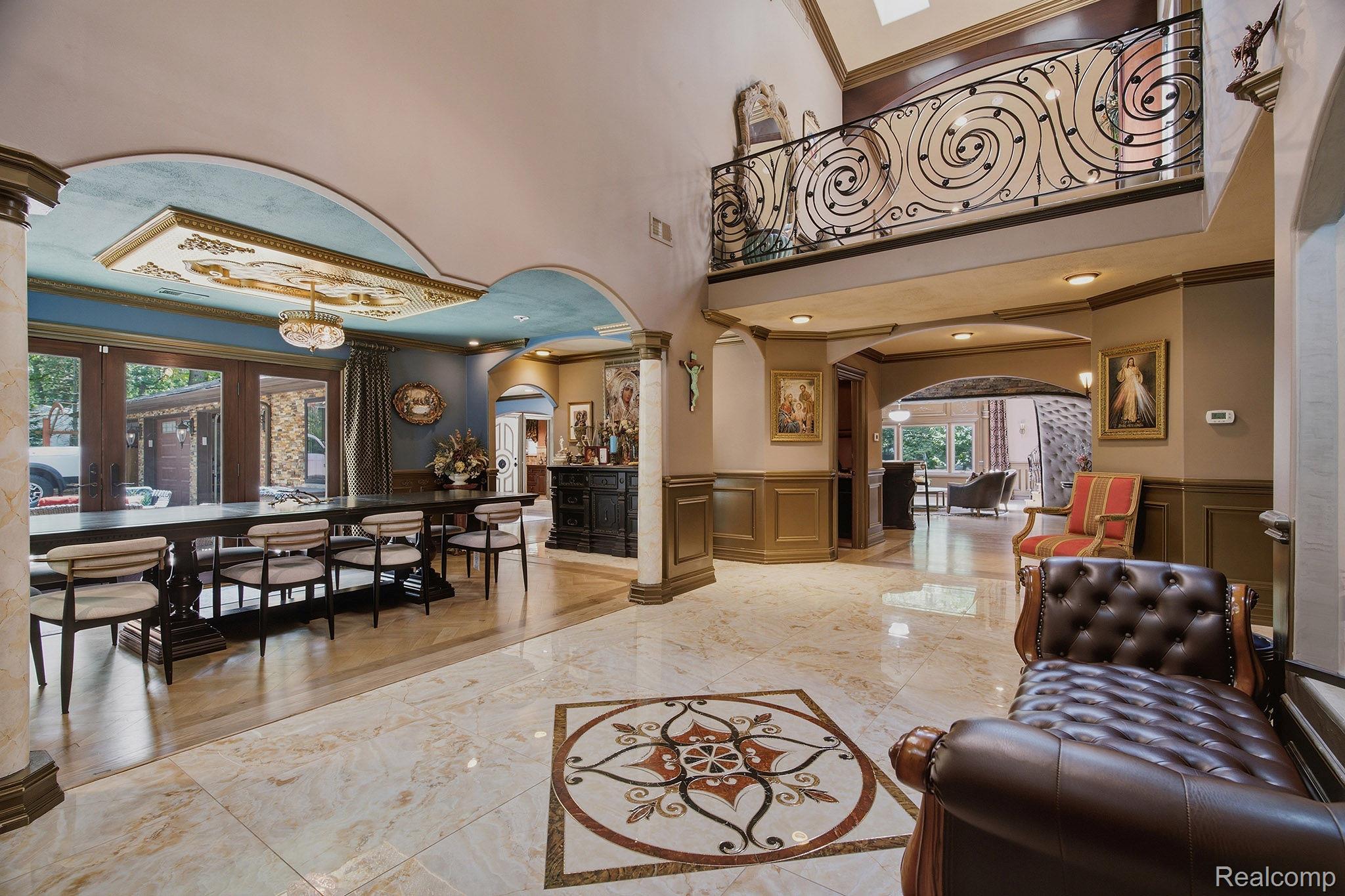 1258 Priscilla Lane Rochester, MI 48309 - Photo 17 of 56 Foyer.jpg
