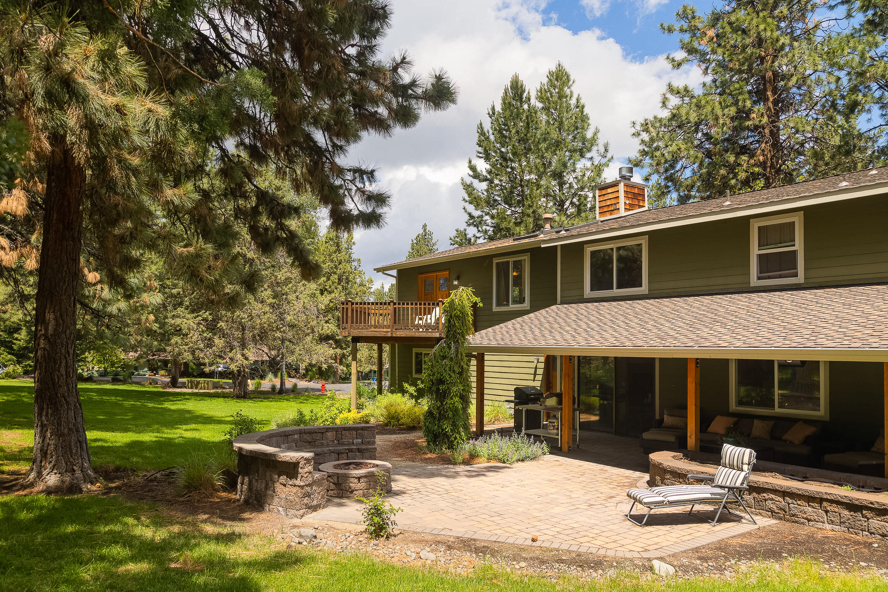 20415 Whistle Punk Road Bend, OR 97702 - Photo 5 of 36 Back Patio