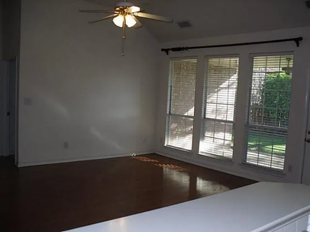 a view of a livingroom with furniture