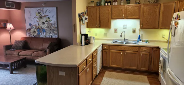 $129,000 | 5650 Boone Avenue North, Unit 310, New Hope, MN 55428