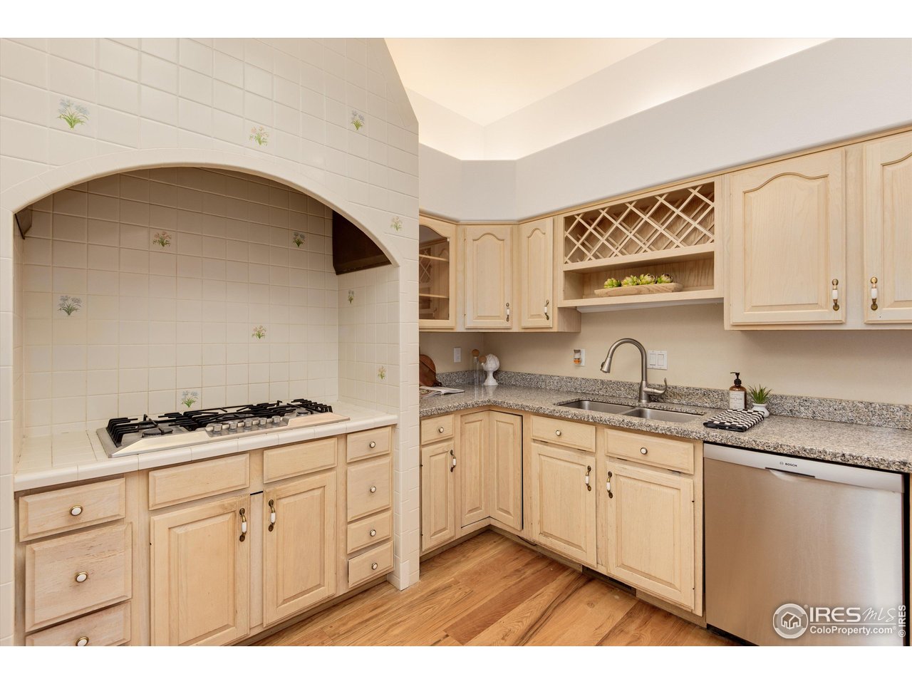 142 Meadowlook Way Boulder, CO 80304 - Photo 17 of 40 Kitchen