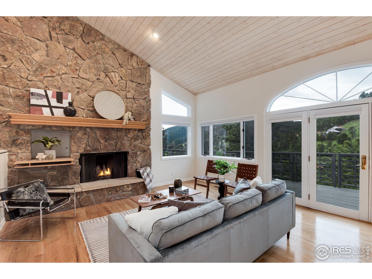 142 Meadowlook Way Boulder, CO 80304 - Photo 8 of 40 Living Room with Soaring Ceilings