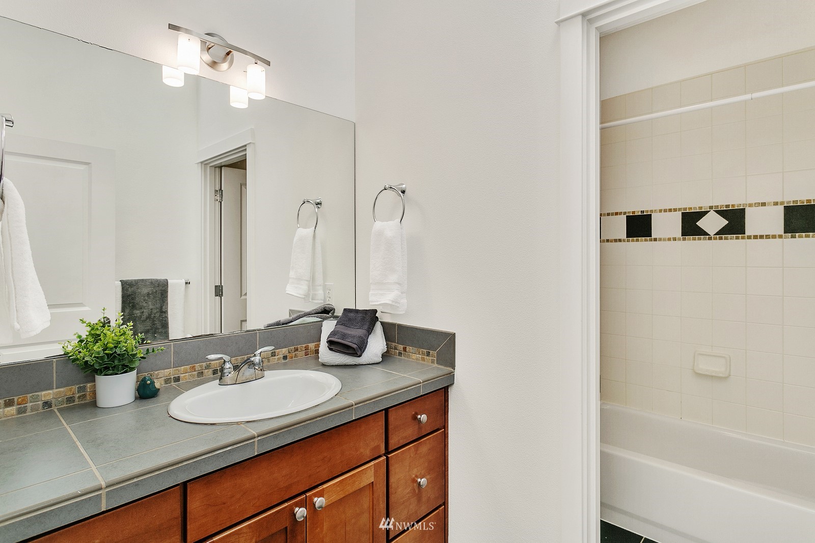 1155 North 91st Street Seattle, WA 98103 - Photo 13 of 25 Gallery Image 13
