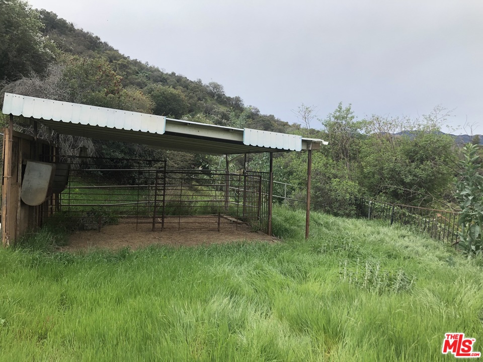 20526 Callon Drive Topanga, CA 90290 - Photo 14 of 30 a view of a backyard