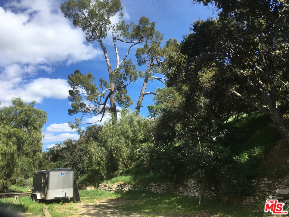 20526 Callon Drive Topanga, CA 90290 - Photo 4 of 30 a view of a lake with houses