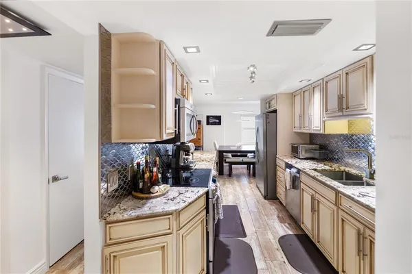 $6,500 | 1750 Benjamin Franklin Drive, Unit 6G, Sarasota, FL 34236