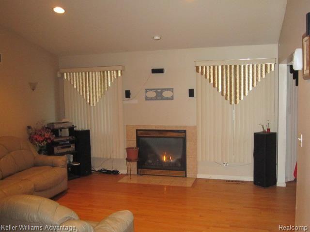 20794 Inkster Road Southfield, MI 48033 - Photo 9 of 18 Lvg room.jpg