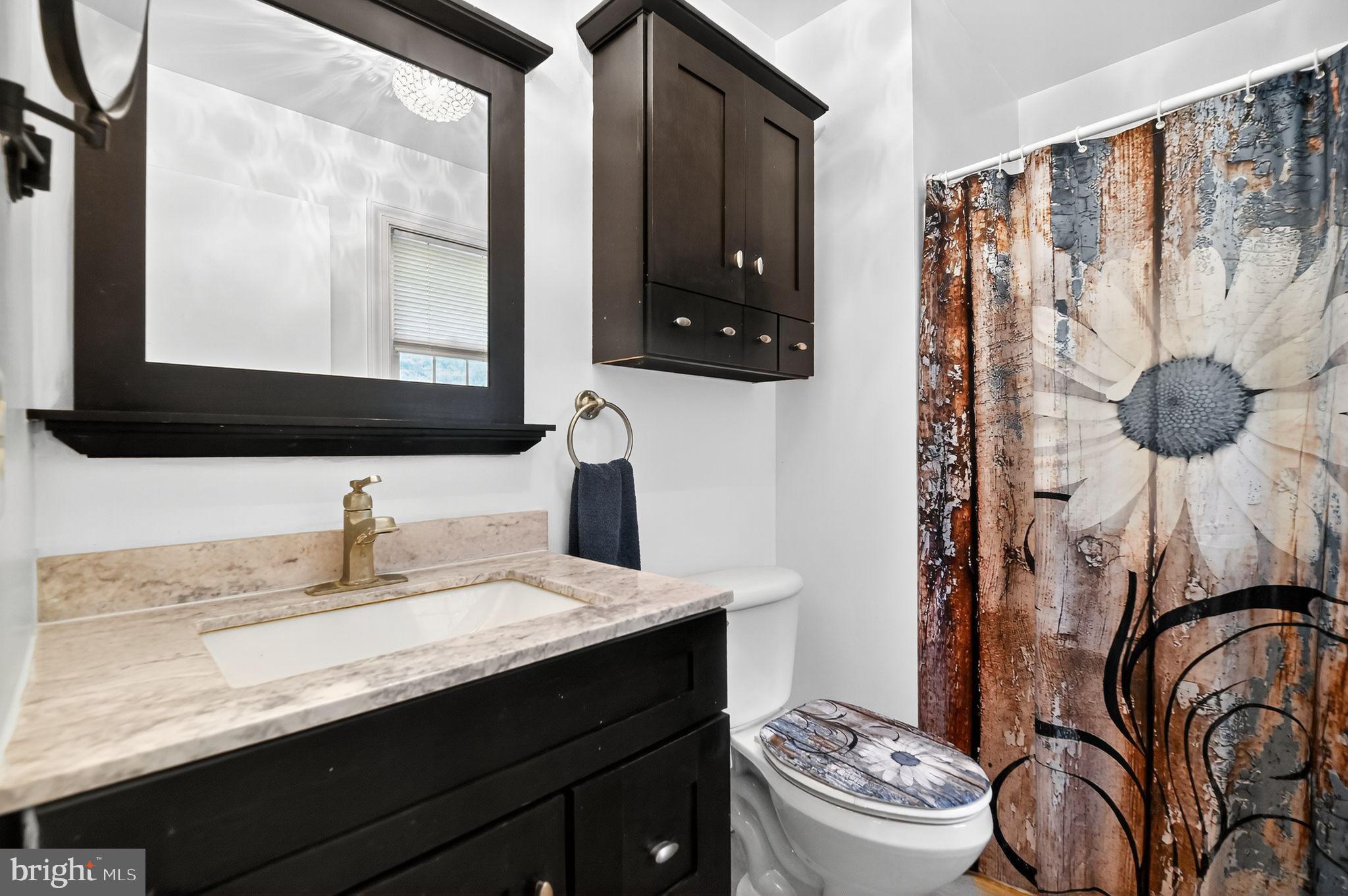 5084 Fairview Lane Broad Run, VA 20137 - Photo 18 of 44 Master Bathroom
walk in shower