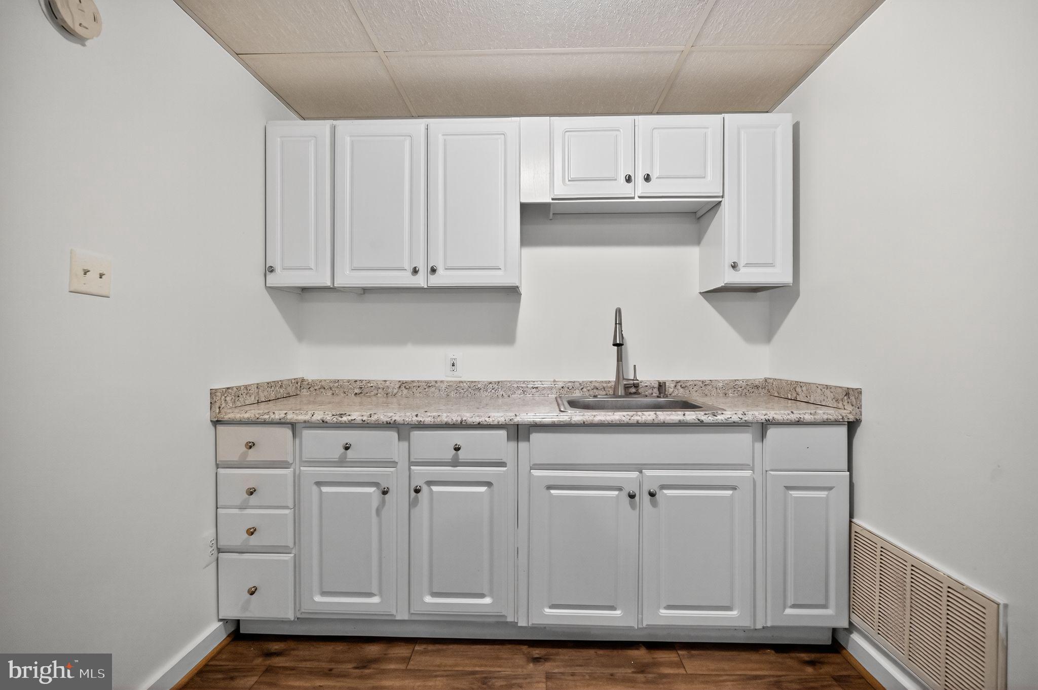 5084 Fairview Lane Broad Run, VA 20137 - Photo 25 of 44 Basement wet bar