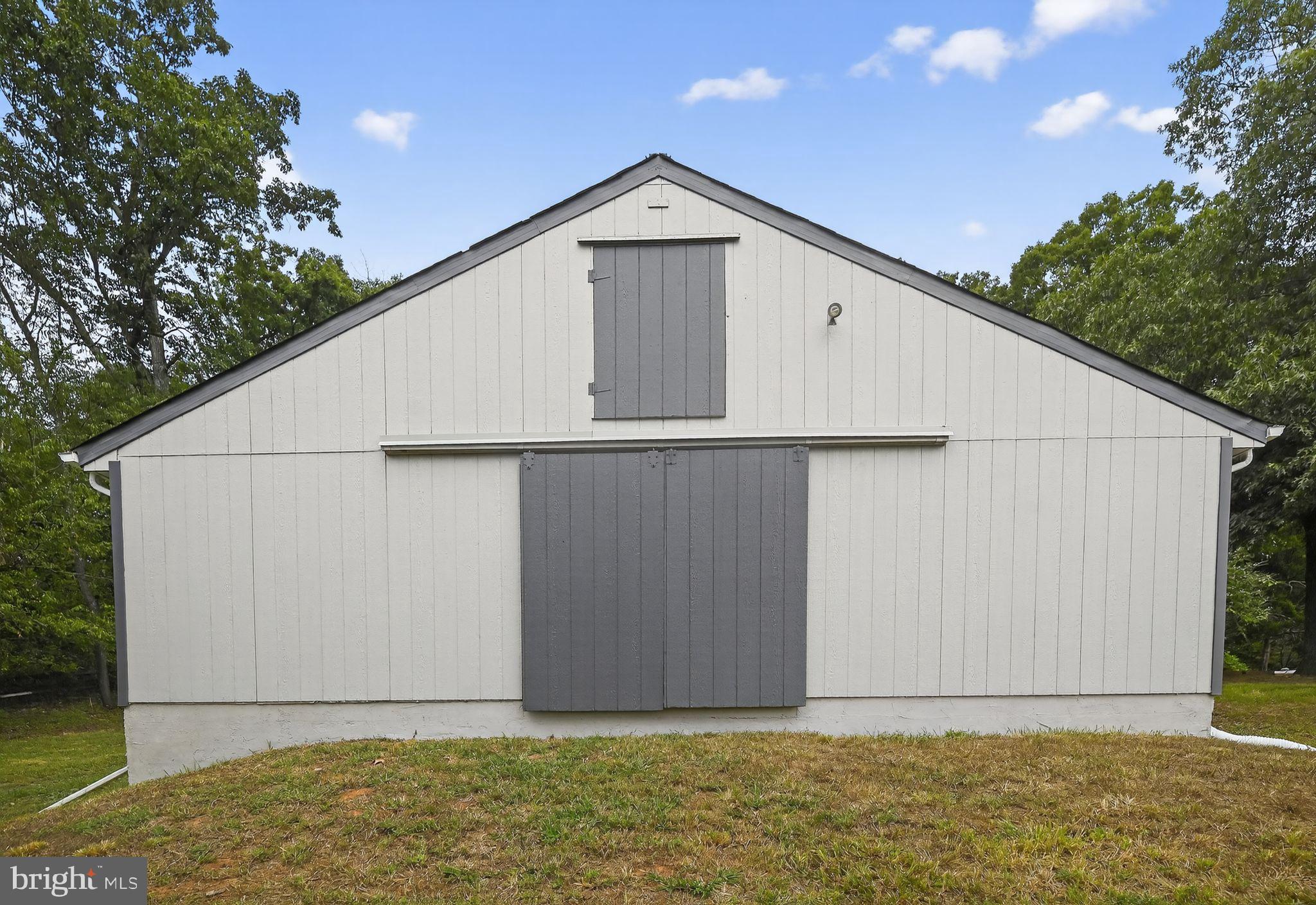 5084 Fairview Lane Broad Run, VA 20137 - Photo 29 of 44 Barn has 5 stalls , tack room, a loft. 1100sf.
