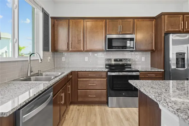 $329,900 | 1688 Littleleaf Boxwood Loop, Mascotte, FL 34753